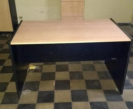 VENDO 2 ESCRITORIOS PARA OFICINA