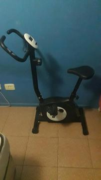 Bicicleta Fija con Visor Impecable