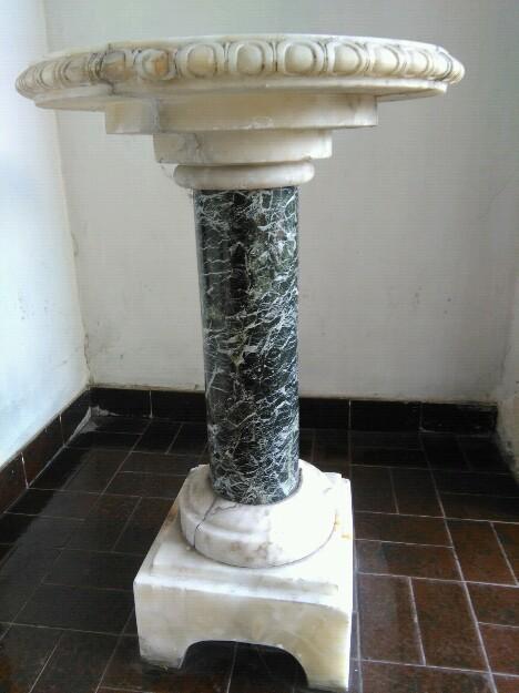 Mesa pedestal de marmol