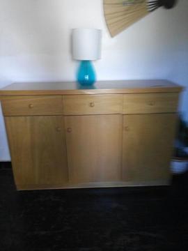 vendo bahiut color roble