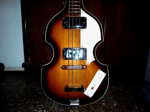 Bajo Hofner Beatles Similar Hecho por Luthier. Categoria: Bajo, Guitarra, Instrumentos musicales