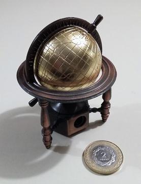 Globo terráqueo en miniatura, en cobre antiguo y bronce brillante. Es sacapuntas! Nuevo, en su caja