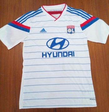 hermosa camiseta Olympique Lyon..sin uso..talle L