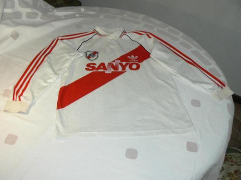 Camiseta del Club Atlético River Plate Adidas Temp. 1994 Talle 04 Manga Larga 100 Original para dama o niño
