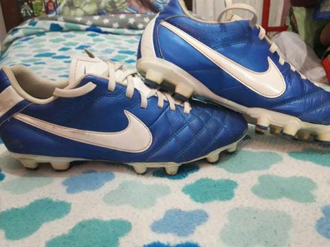 Vendo Botines Nike Tiempo