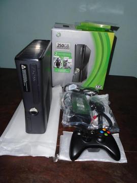 Xbox 360 slim 250 GB Casi nueva