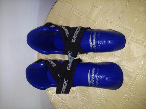 Guantes, casco y protector para los pies para taekuondo