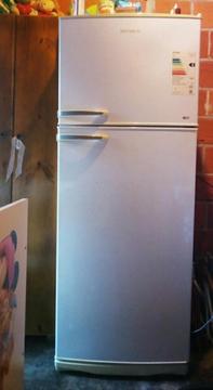 HELADERA PATRICK CON FREEZER 360 LITROS