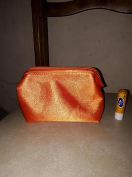 Porta cosméticos naranja