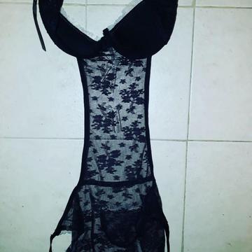 Fantasías Conjunto Mucamita Encaje