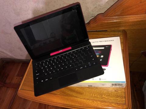 Vendo Tablet Polaroid con Teclado