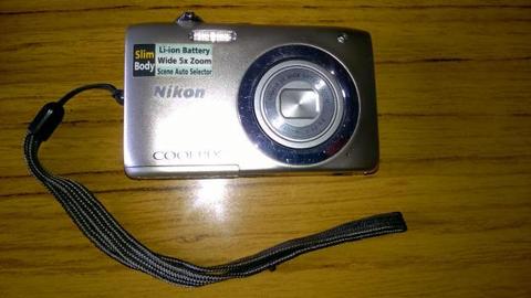 Camara Nikon Coolpix S2600