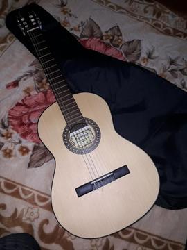 Vendo Guitarra Criolla Gracia M9