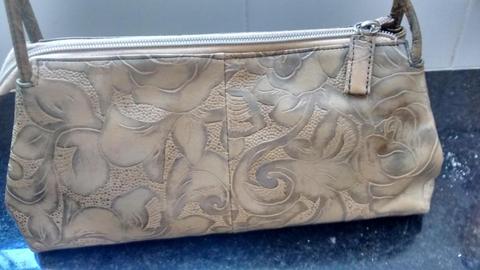 CARTERA CARVEN Y SANDALIAS