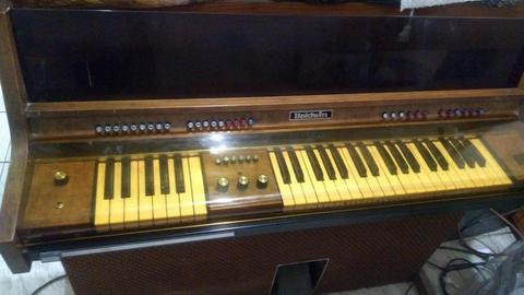 Organo Baldwin Funmachine 121w en excelente estado