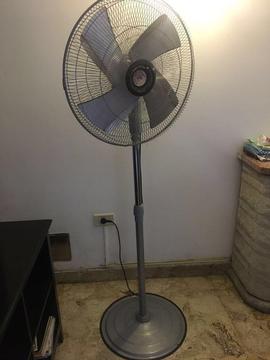 VENTILADOR DE PIE EXCELENTE