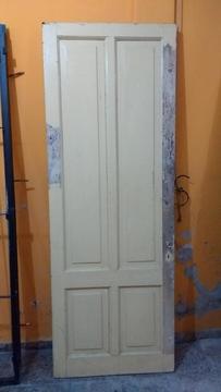 Vendo 2 Puertas de Madera a 1700