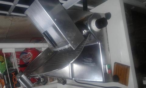 Maquina de cortar fiambre