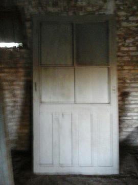 Antigua puerta de cedro, A RESTAURAR, sin el marco