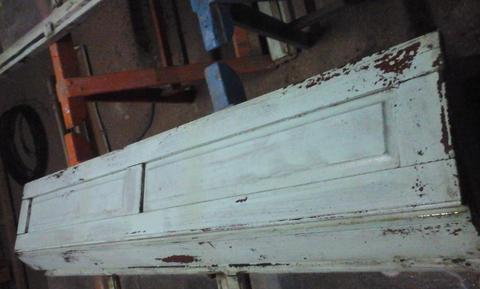 Dos postigos de madera,a restaurar