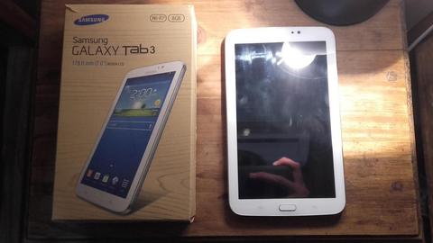 Samsung Galaxy Tab 3. 8GB. 7.0 con cargador y usb. En perfectas condiciones