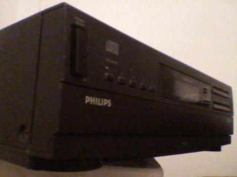 Compactera PHILIPS para 5 CDs a reparar