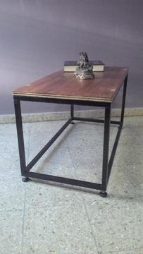 Mesa ratona en hierro y madera