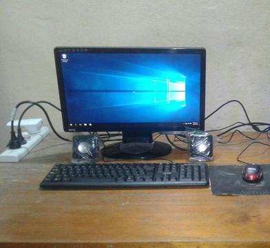 Mouse, teclado y parlantes Monitor 19 pulgadas