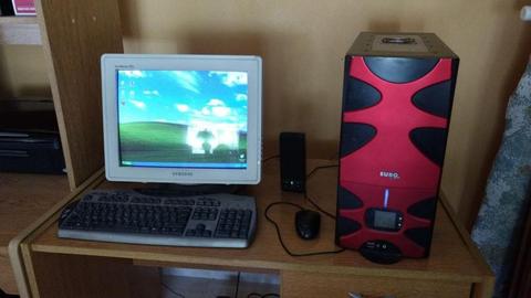 VENDO PC DE ESCRITORIO Y SUS PERIFÉRICOS