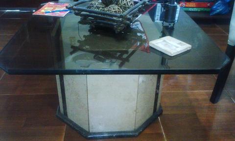 mesa de marmol con vidrio
