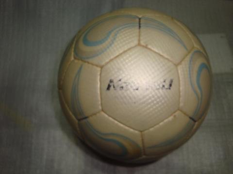 pelota futbol sala Nassau papi medio pique Nº4 cosida 32 gajos