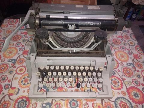 Mquina de escribir Antigua