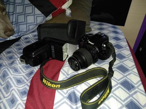 Vendo Nikon D3100 Y Flash Profesional