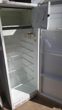 vendo heladera familiar . con congelador