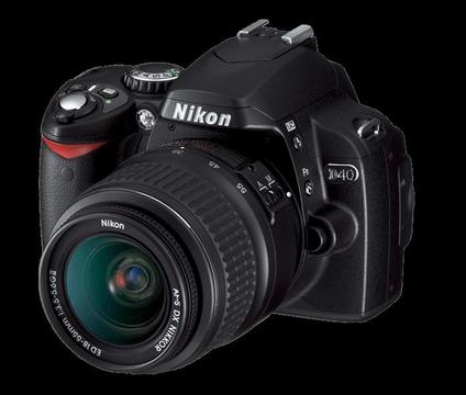Vendo Nikon D 40 lente 18.55