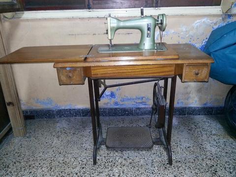 Máquina de Coser Necchi Impecable