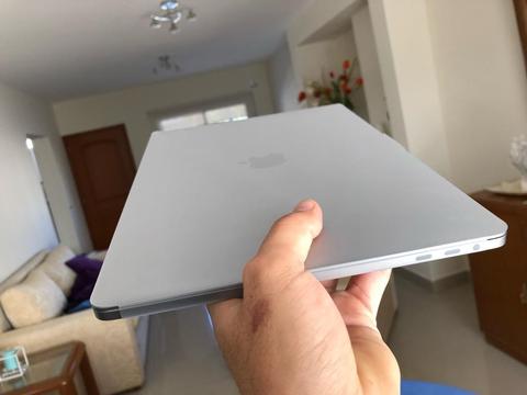 Macbook Pro Retina Touchbar 2018 Nueva