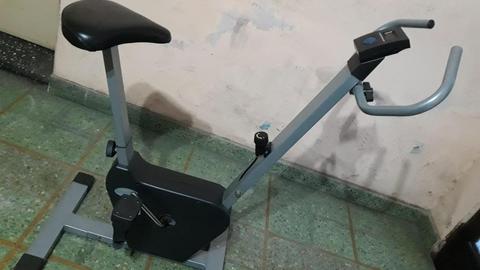 Bicicleta fija ENERFIT 301, NUEVA, regulador de fuerza, reloj digital, etc, IMPECABLE!!!