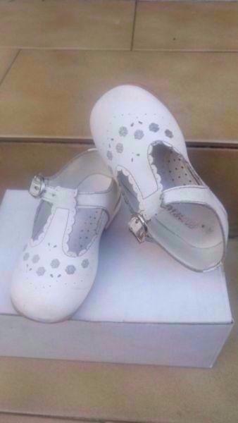 Zapatitos guillermina de cuero de beba blancos nº 20