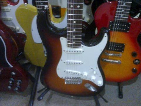 FENDER STRATOCASTER HIGHWAY ONE MADE IN USA! Y PUAS GIBSON PRS IBANEZ Y JACKSON