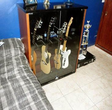 Mueble Exhibidor de Guitarras Y Bajos