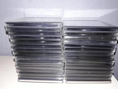 34 Cajas de Cd, 4 Cajas de Dvd
