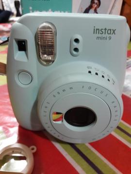 Maquina instantanea de fotografia. INSTAX