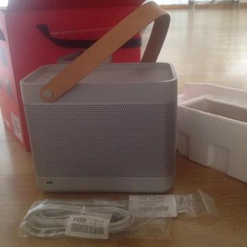 Parlante Marca Bang & Olufsen: Beolit 12