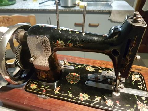 antigua maquina de coser manual