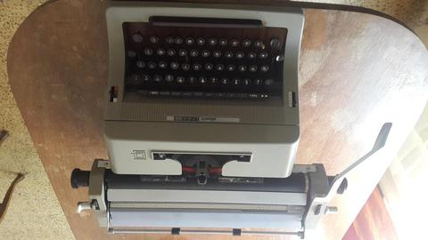 maquina de escribir Olivetti