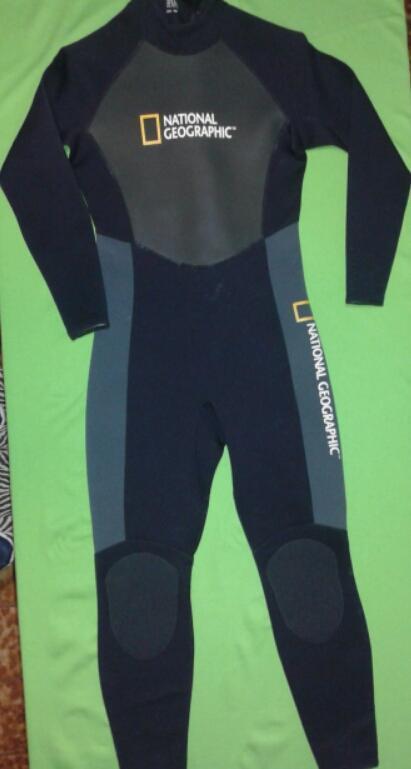 TRAJE de neoprene,NATIONAL GEOGRAFIC 4,3 SIN USAR
