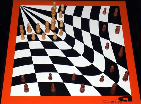 ajedrez DISTORSIVO, tablero de 50 x 50 cm