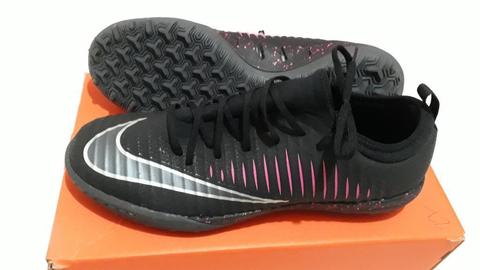 Vendo Zapatillas Futbol 5 Nike