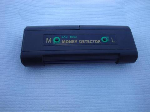 detector de billetes falso portátil funcionando 2 pilas